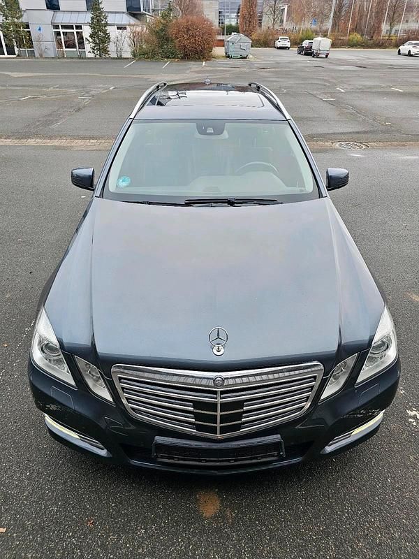Grau Gebraucht 2012 Mercedes E350 Avantgarde Kombi | 6.900 € (Guter Preis) - Bild 1/4