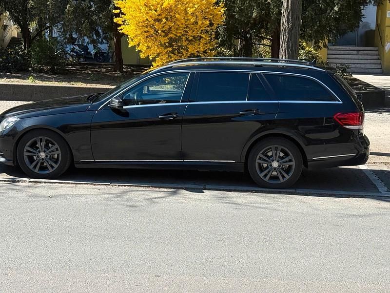 Gebraucht Mercedes E220 170 PS (125 kW) 2016 Schwarz Kombi