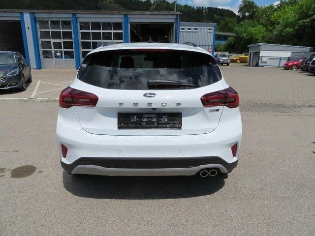 Gebraucht Ford Focus Active X 125 PS (91 kW) 2023 Frostweiß Limousine