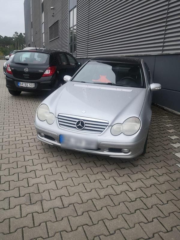 Silber Gebraucht 2001 Mercedes C200 Coupé | 700 € - Bild 1/4