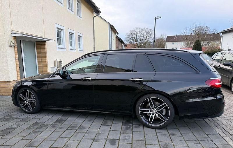 Gebraucht Mercedes E350 AMG 258 PS (189 kW) 2016 Schwarz Limousine