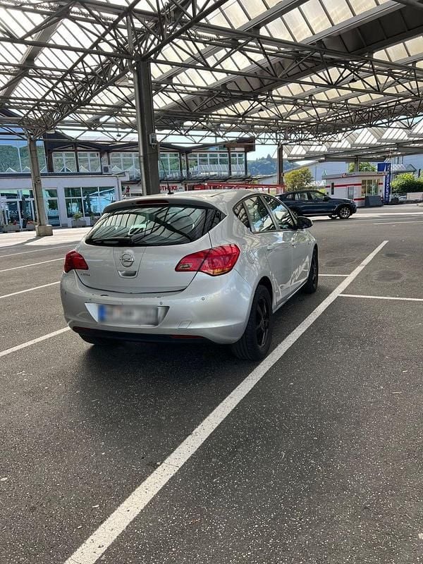 Gebraucht Opel Astra Design Edition 116 PS (85 kW) 2010 Silber Limousine