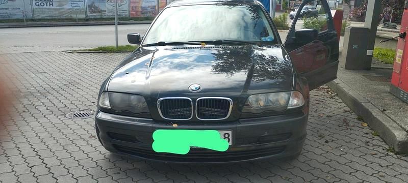 Schwarz Gebraucht 2001 BMW 318 Kombi | 750 € (Guter Preis) - Bild 1/4