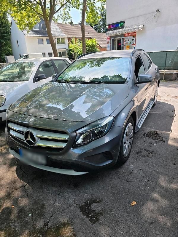 Grau Gebraucht 2015 Mercedes GLA200 SUV | 10.750 € (Guter Preis) - Bild 1/4