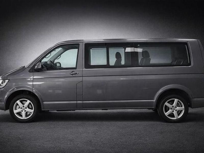 Usado VW Multivan Comfortline 150 HP (110 kW) 2017 Andere Monovolume