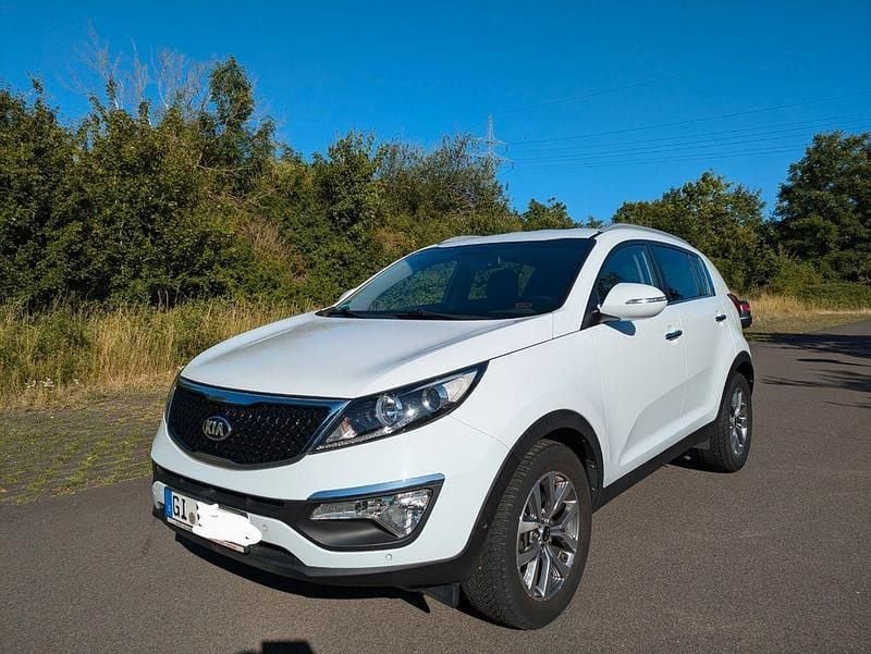 Weiß Gebraucht 2015 Kia Sportage DREAM-TEAM Edition SUV | 9.995 € (Guter Preis) - Bild 1/4