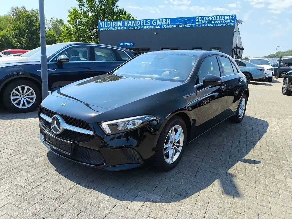 Gebraucht Mercedes A180 136 PS (100 kW) 2019 Schwarz Limousine