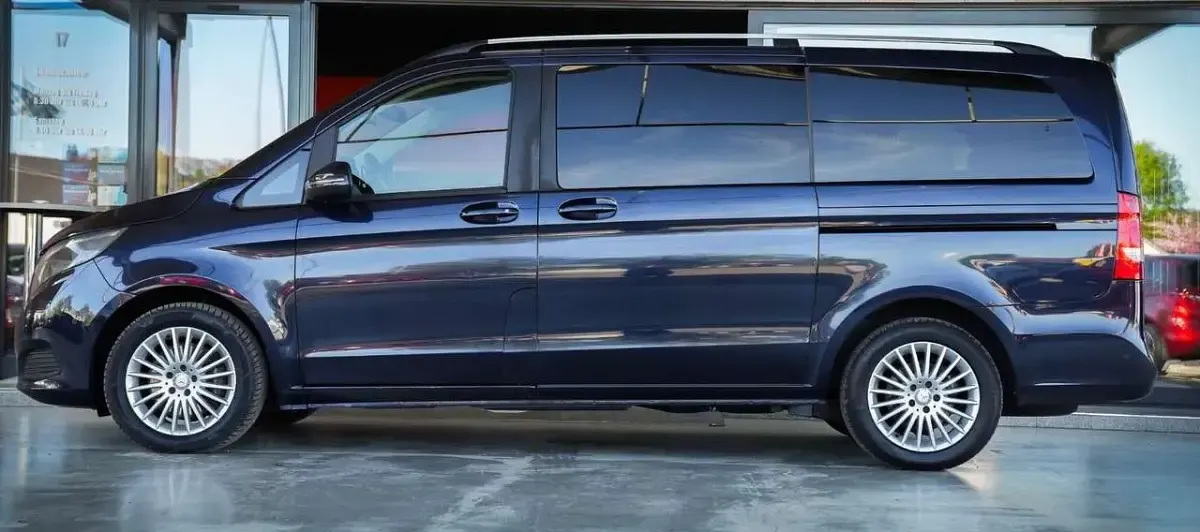 Gebraucht Mercedes V220 190 PS (139 kW) 2017 Cavansitblau metallic Van / Kleinbus
