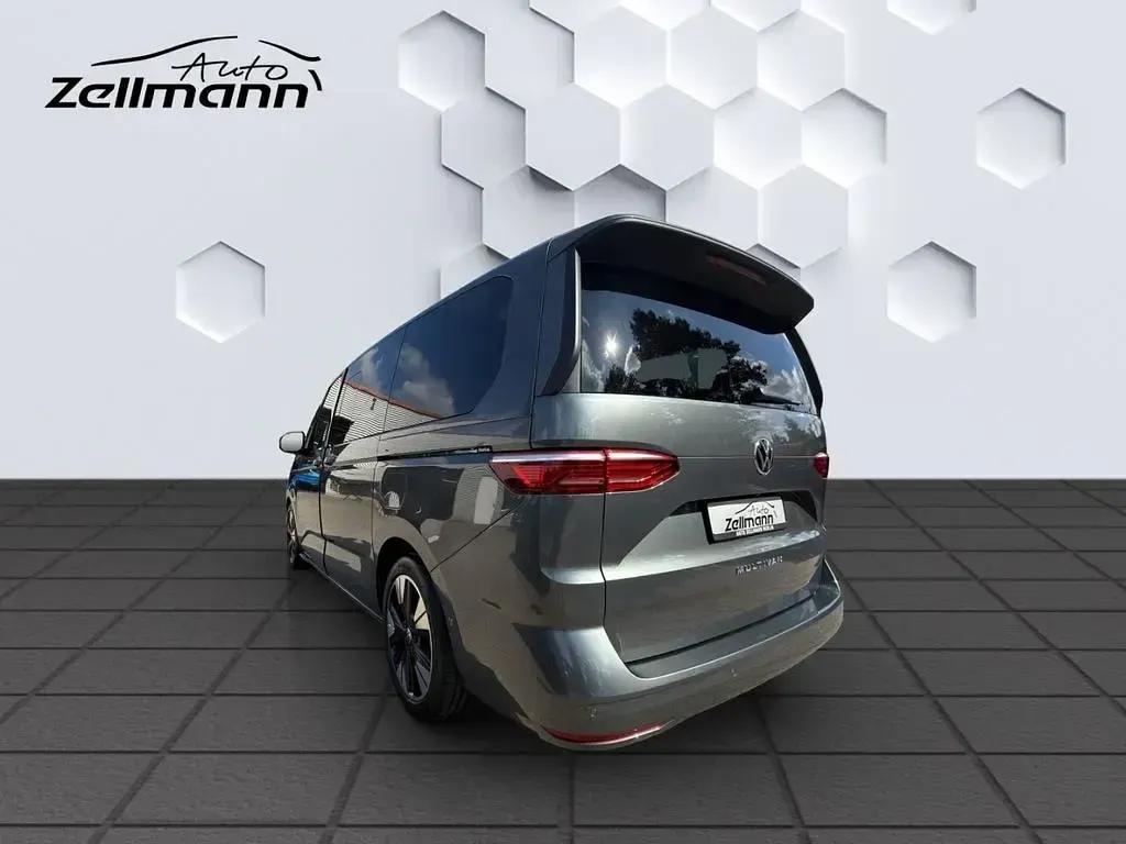 Gebraucht VW Multivan Life 150 PS (110 kW) 2025 Grau Van / Kleinbus
