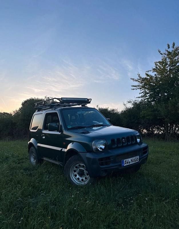 Grün Gebraucht 2007 Suzuki Jimny SUV | 9.350 € - Bild 1/4