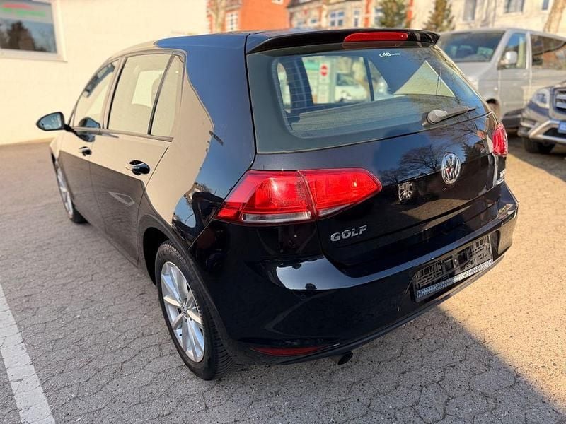 Second-hand VW Golf VII Trendline 110 CP (80 kW) 2014 Negru Berlinǎ