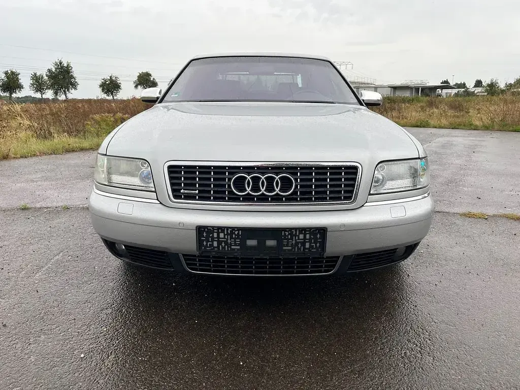 Second-hand Audi A8L Comfort 310 CP (228 kW) 2001 Argintiu Berlinǎ