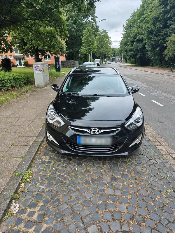 Schwarz Gebraucht 2014 Hyundai i40 Kombi | 5.600 € (Guter Preis) - Bild 1/4