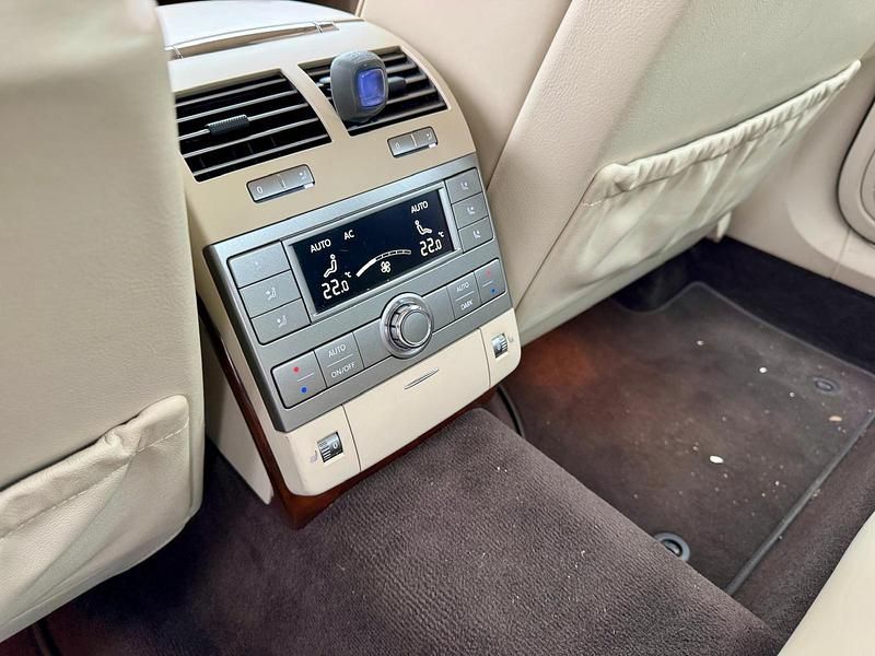 Second-hand VW Phaeton 280 CP (205 kW) 2012 Maro Berlinǎ