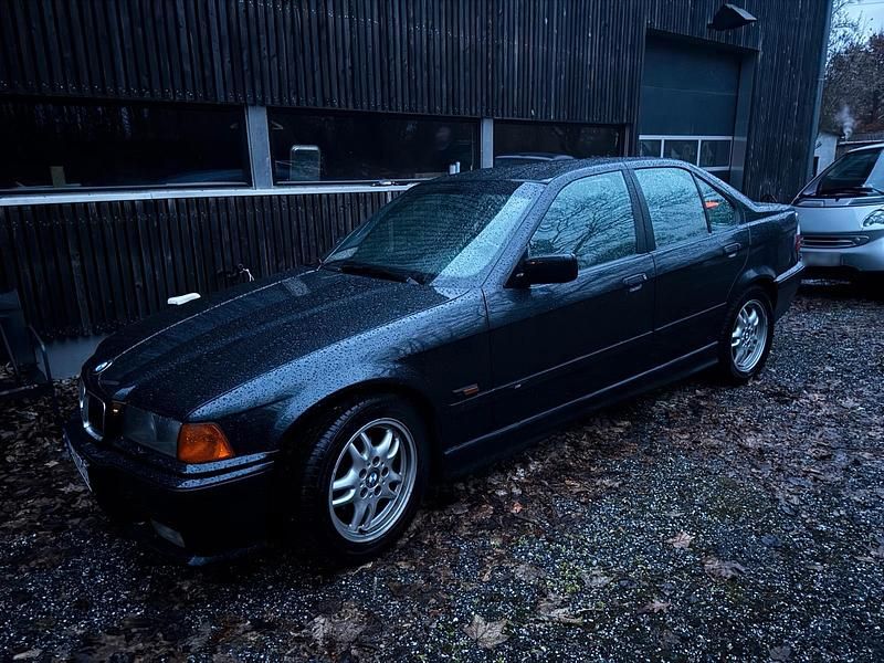 Second-hand BMW 328 190 CP (139 kW) 1996 Negru Berlinǎ