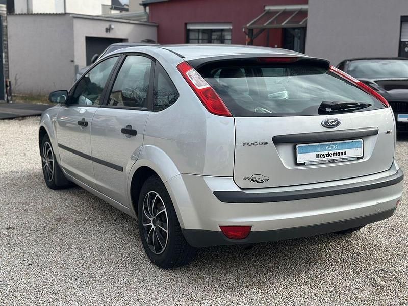 Gebraucht Ford Focus Trend 90 PS (66 kW) 2005 Silber Limousine