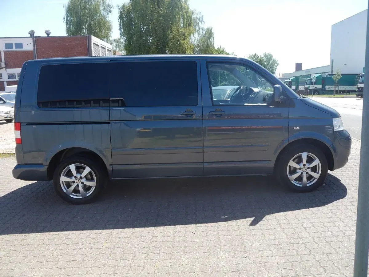 Gebraucht VW Multivan 174 PS (127 kW) 2008 Grau Van / Kleinbus