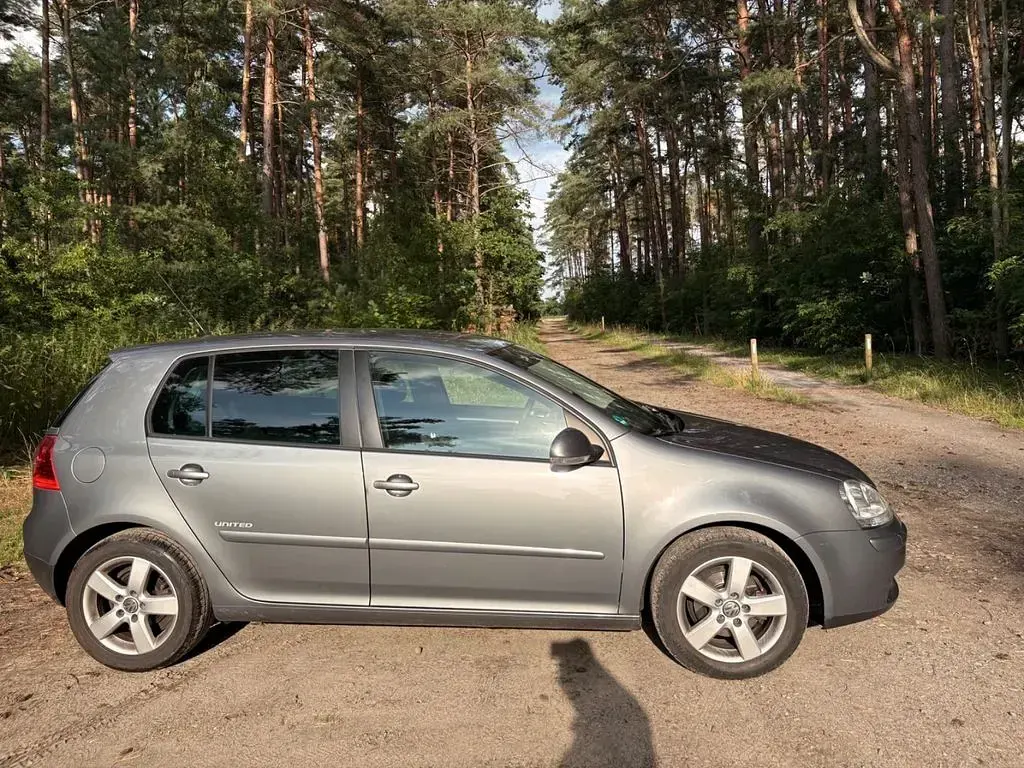 Gebraucht VW Golf VI United 102 PS (75 kW) 2008 Grau Kleinwagen