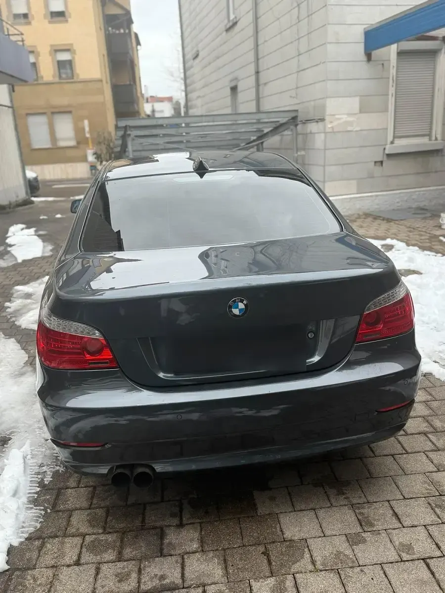 Gebraucht BMW 523 190 PS (139 kW) 2007 Grau Limousine