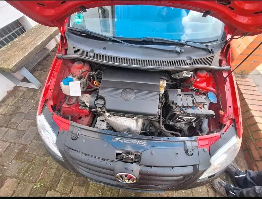 Gebraucht VW Fox 90 PS (66 kW) 2005 Rot Kleinwagen