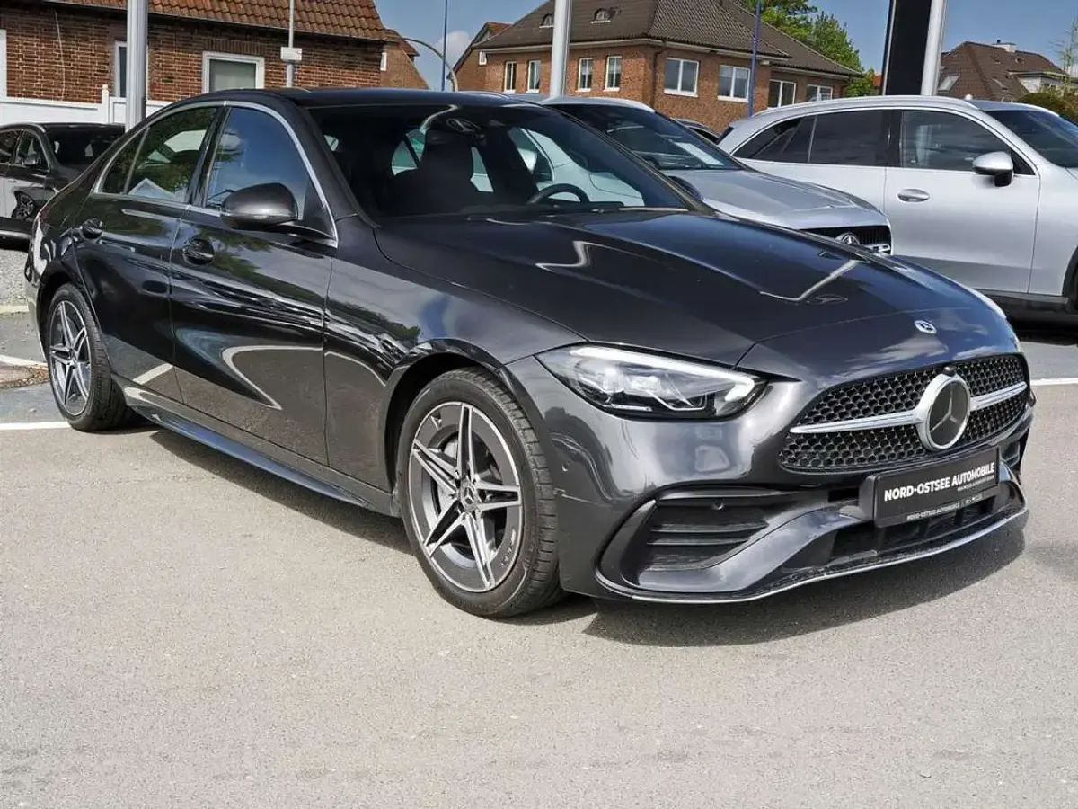 Gebraucht Mercedes C300 AMG 265 PS (194 kW) 2025 Metalliclack graphitgrau Limousine