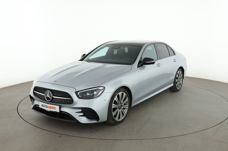 Grau Gebraucht 2023 Mercedes E220 AMG line Limousine | 43.670 € (Guter Preis) - Bild 1/4
