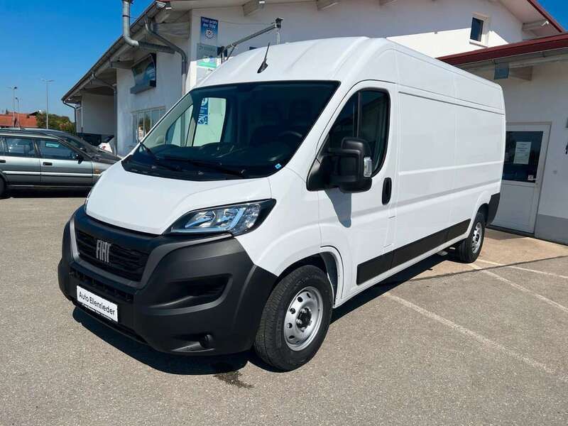 Weiss Gebraucht 2023 Fiat Ducato Van | 33.500 € (Etwas zu teuer) - Bild 1/4