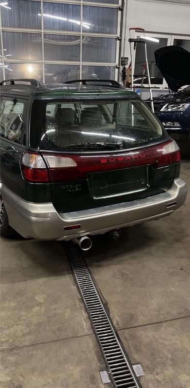 Gebraucht Subaru Outback 209 PS (153 kW) 2001 Grün Kombi
