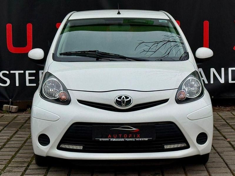 Gebraucht Toyota Aygo Connect Style 68 PS (50 kW) 2012 Weiß Kleinwagen