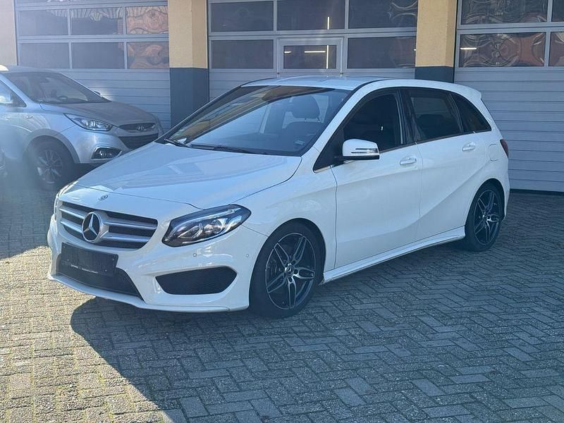 Weiß Gebraucht 2018 Mercedes B220 AMG line Van / Kleinbus | 18.999 € (Etwas zu teuer) - Bild 1/4