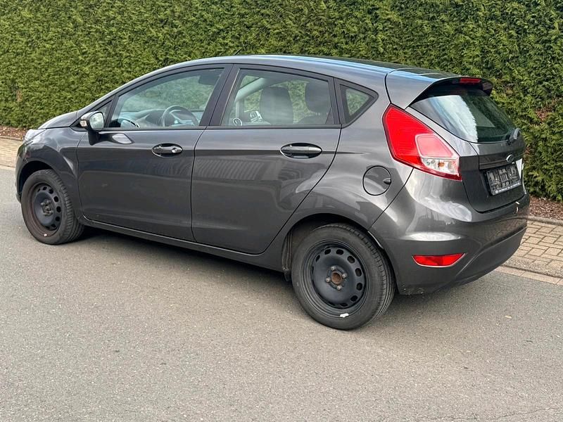 Gebraucht Ford Fiesta 82 PS (60 kW) 2017 Grau Kleinwagen