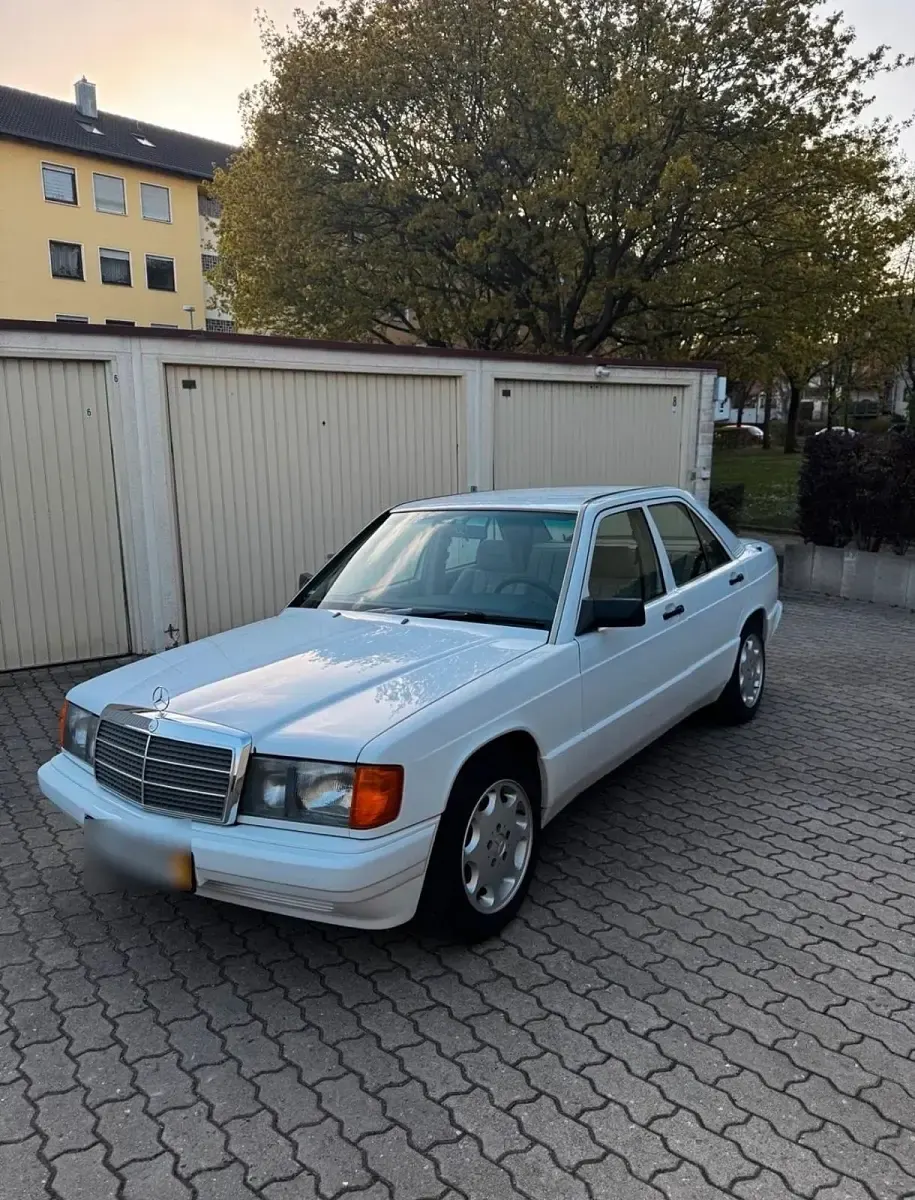 Gebraucht Mercedes 190 160 PS (117 kW) 1990 Weiß Limousine