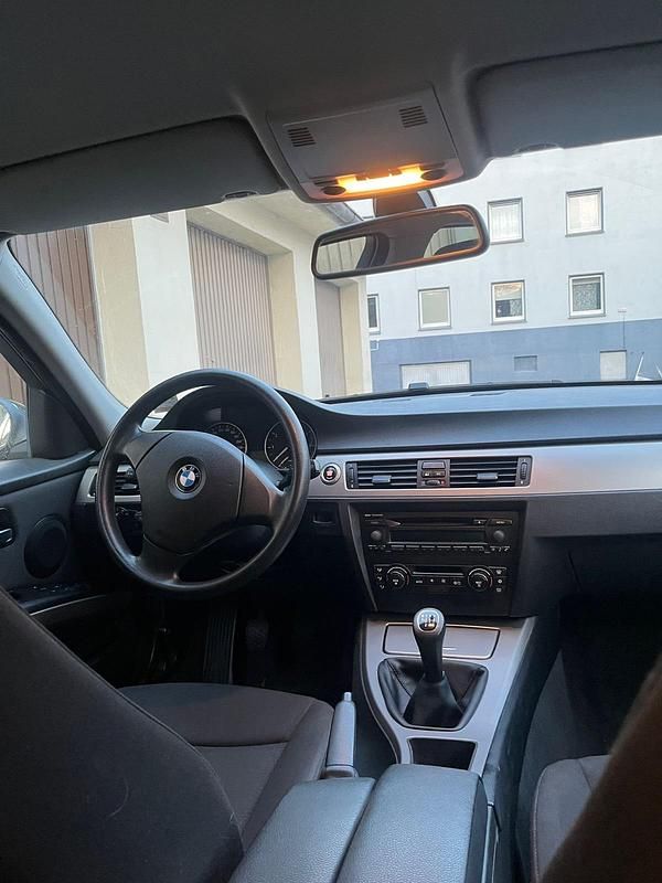 Gebraucht BMW 320 150 PS (110 kW) 2006 Schwarz Kombi