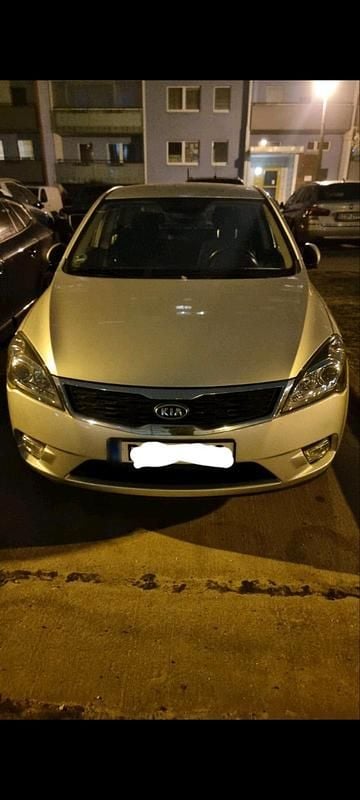 Gebraucht Kia Ceed 125 PS (91 kW) 2011 Grau Kleinwagen