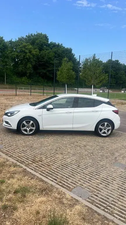 Gebraucht Opel Astra Dynamic 136 PS (100 kW) 2016 Weiß Limousine