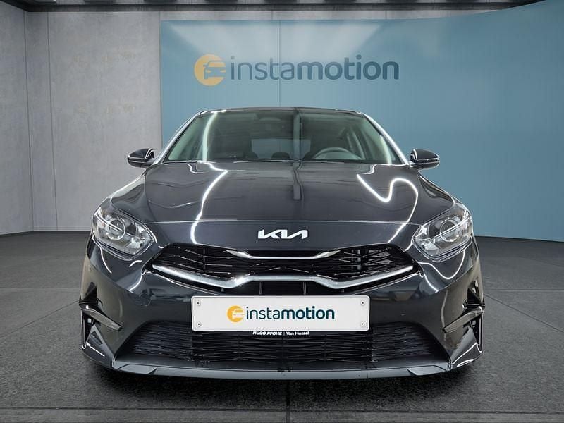 Neu Kia Ceed 101 PS (74 kW) 2025 Schwarz Kleinwagen