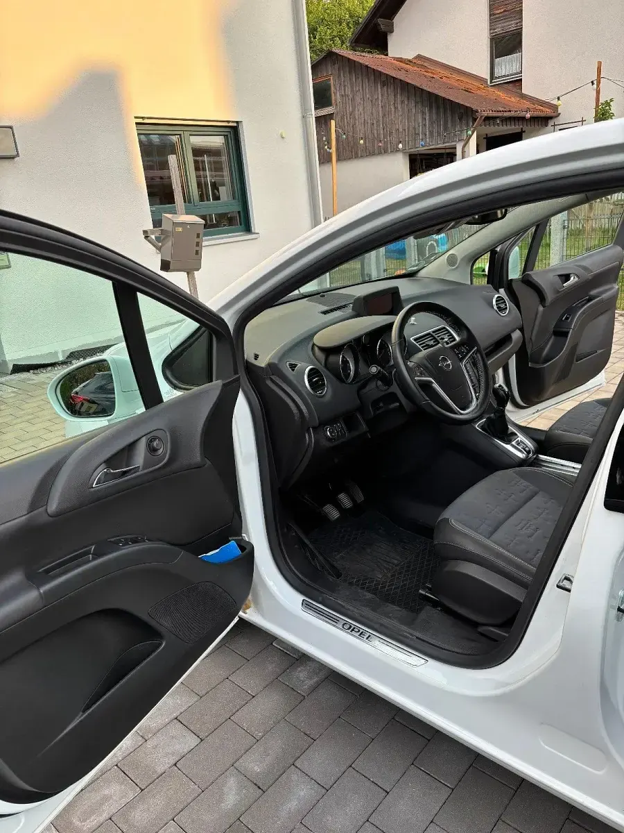 Gebraucht Opel Meriva Innovation 101 PS (74 kW) 2015 Weiß Van / Kleinbus