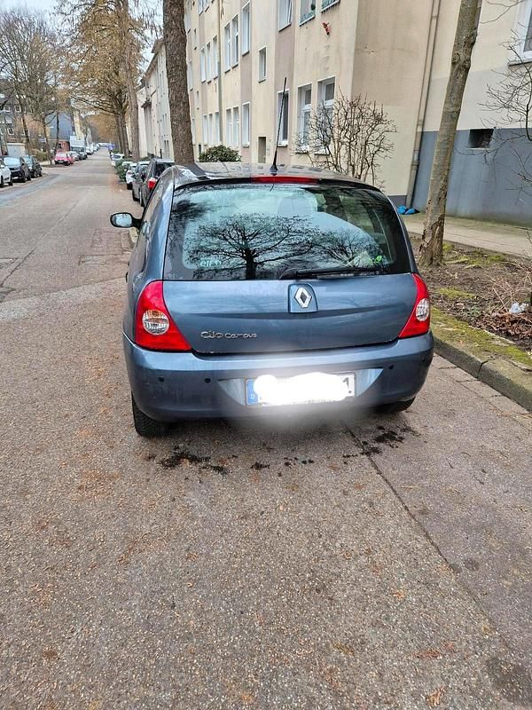 Gebraucht Renault Clio II 58 PS (42 kW) 2009 Blau Kleinwagen