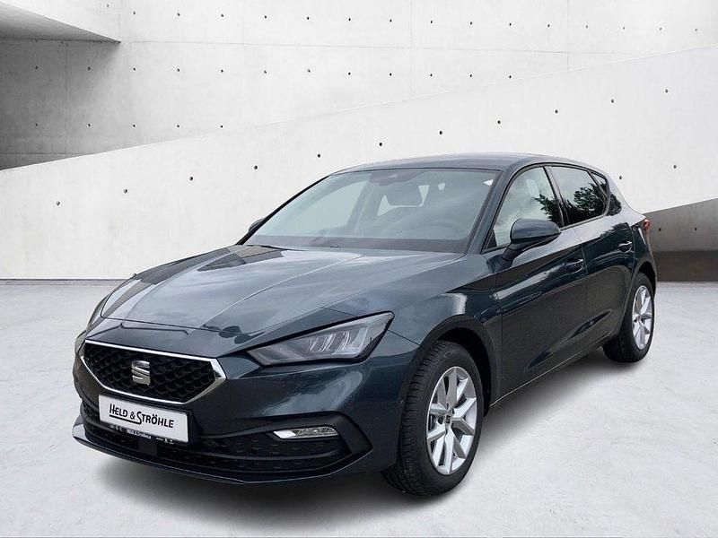 Neu Seat Leon 150 PS (110 kW) 2025 Grau Limousine