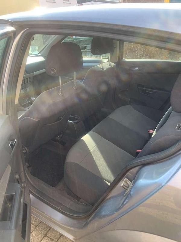 Gebraucht Opel Astra 105 PS (77 kW) 2006 Silber Limousine