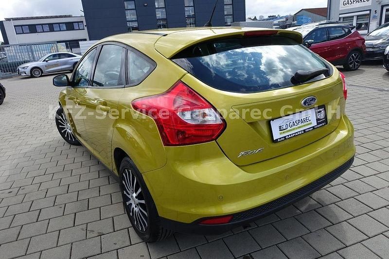 Gebraucht Ford Focus Trend 105 PS (77 kW) 2011 Gelb Limousine