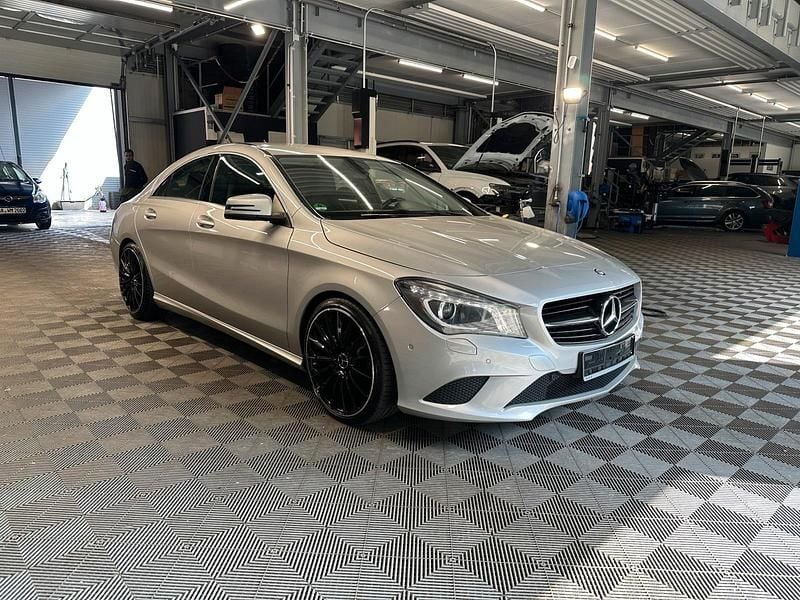 Silber Gebraucht 2014 Mercedes CLA180 Limousine | 8.490 € (Etwas zu teuer) - Bild 1/4