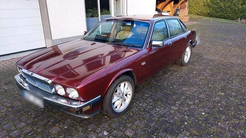 Rot Gebraucht 1987 Jaguar XJ40 Limousine | 5.888 € - Bild 1/4