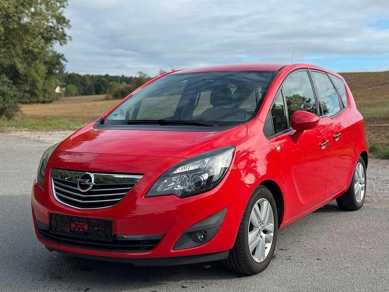 Rot Gebraucht 2011 Opel Meriva Innovation Van / Kleinbus | 2.350 € (Guter Preis) - Bild 1/4