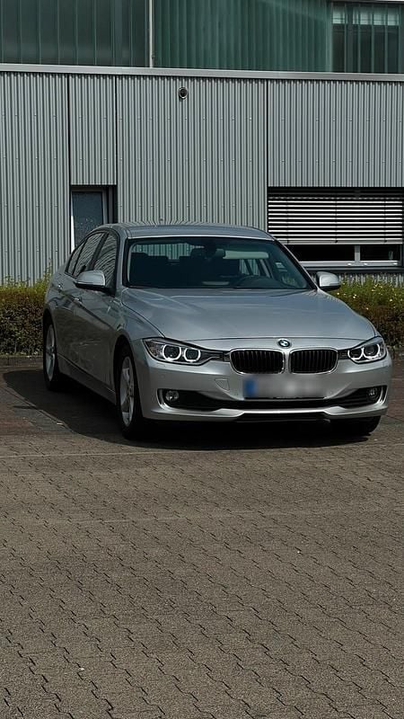 Silber Gebraucht 2014 BMW 316 Limousine | 8.200 € (Superpreis) - Bild 1/4