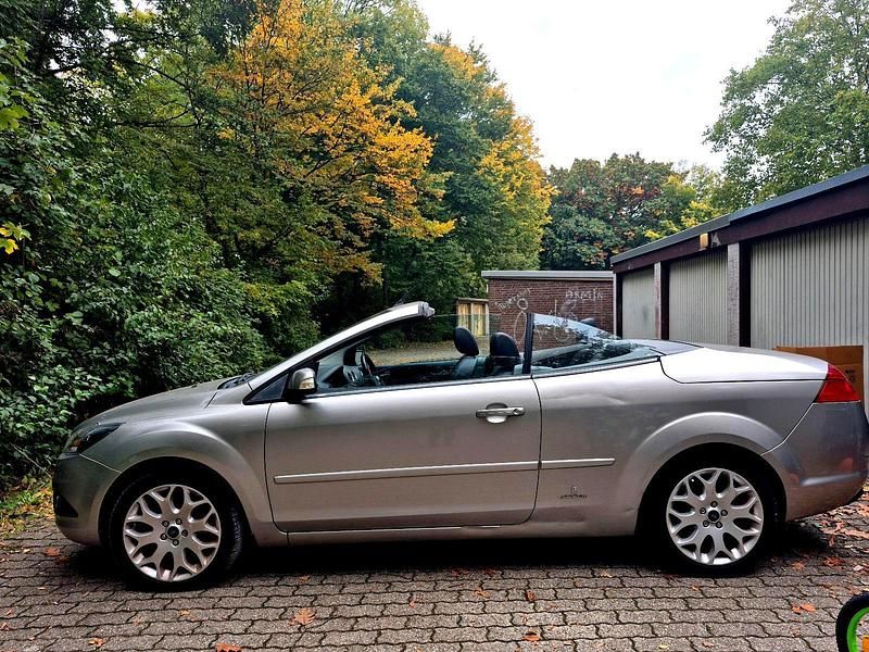 Grau Gebraucht 2009 Ford Focus Cabriolet Cabrio | 1.900 € - Bild 1/4