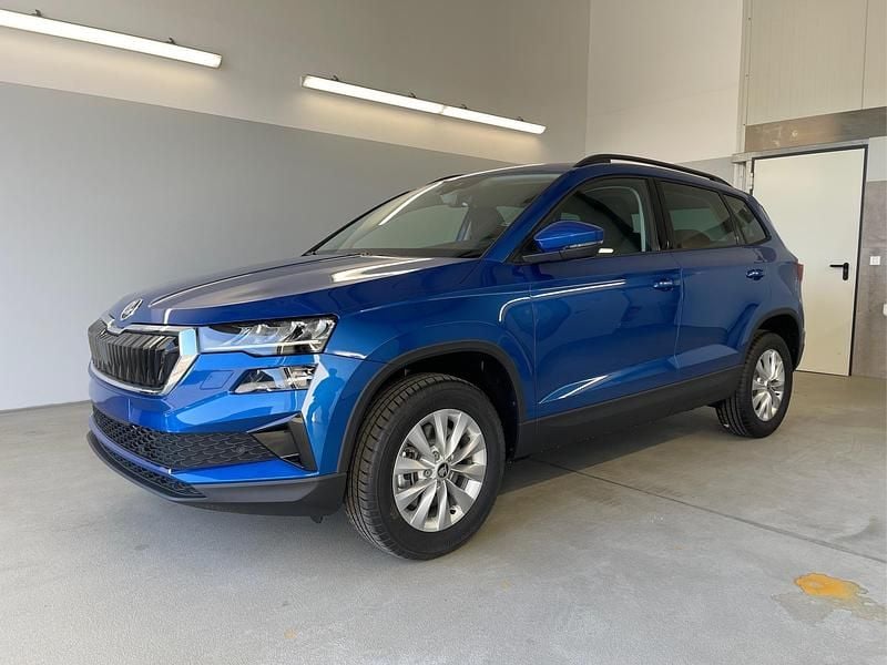 Neu Skoda Karoq Selection 150 PS (110 kW) 2026 [8x8x] race blue metallic [8x8x] race blue metallic SUV