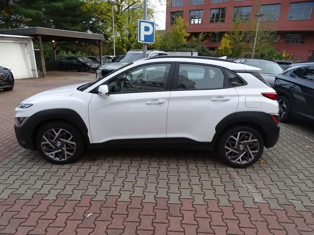 Gebraucht Hyundai Kona Trend 141 PS (103 kW) 2022 Weiß SUV