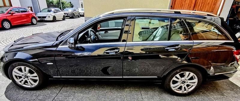 Schwarz Gebraucht 2011 Mercedes 220 Limousine | 8.999 € - Bild 1/4