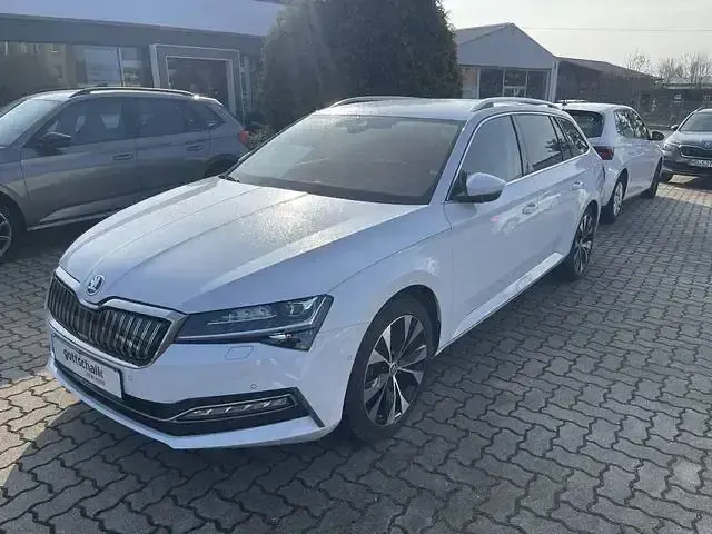 Gebraucht Skoda Superb Style 218 PS (160 kW) 2023 Weiß Kombi